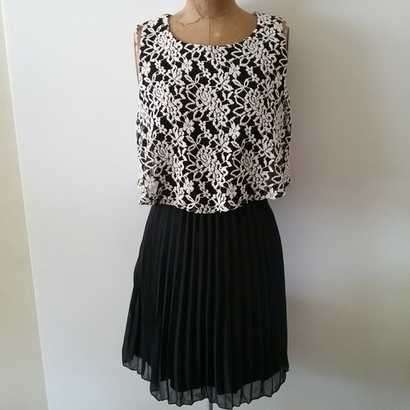 Speechless Dresses & Skirts - Adorable Sleeves Pleated Black Dress